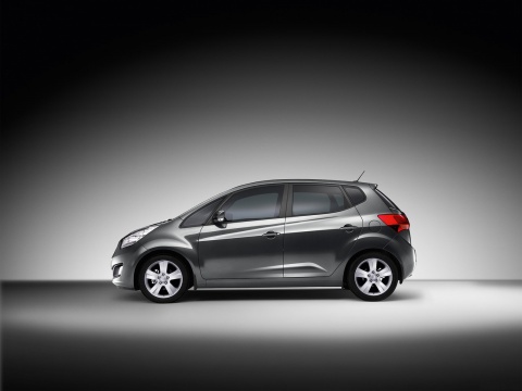 Kia_Venga_Mini-MPV_2010
