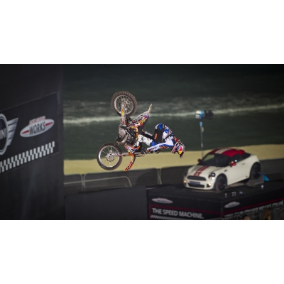 MINI ve X-Fighters_3