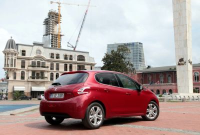Peugeot_208_10