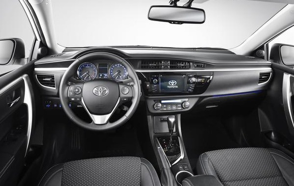 Yeni_2013_Toyota_Corolla_ic_mekan_