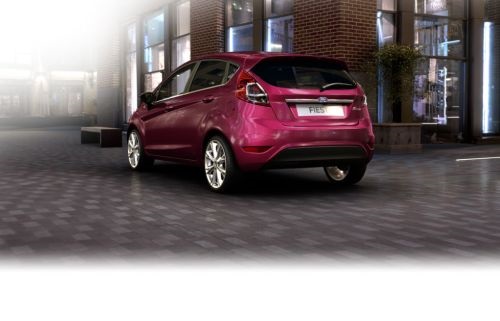 FiestaTitHotMagentsLHD5dr_Rear_00002