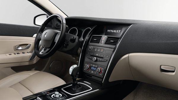 renault-latitude-l43-ph1-features-confort-001.JPG.ximg.l_6_m.smart