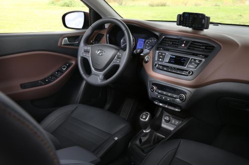 2015-Hyundai-i20-ic-mekan-2