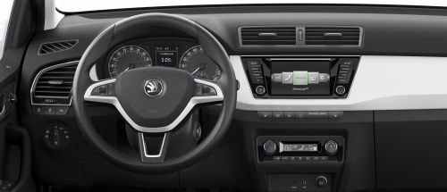 2015-Skoda-Fabia-ic-mekan