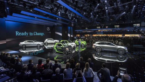 Mercedes-Benz und smart auf dem Autosalon Paris 2016. Dr. Dieter Zetsche, Vorstandsvorsitzender der Daimler AG und Leiter Mercedes-Benz Cars präsentiert die Mercedes-Benz Highlights. ; Mercedes-Benz and smart at the Paris Auto Show 2016. Dr. Dieter Zetsche, Chairman oft he Daimler Board of Management and Head of Mercedes-Benz Cars presents the Mercedes-Benz Highlights.;