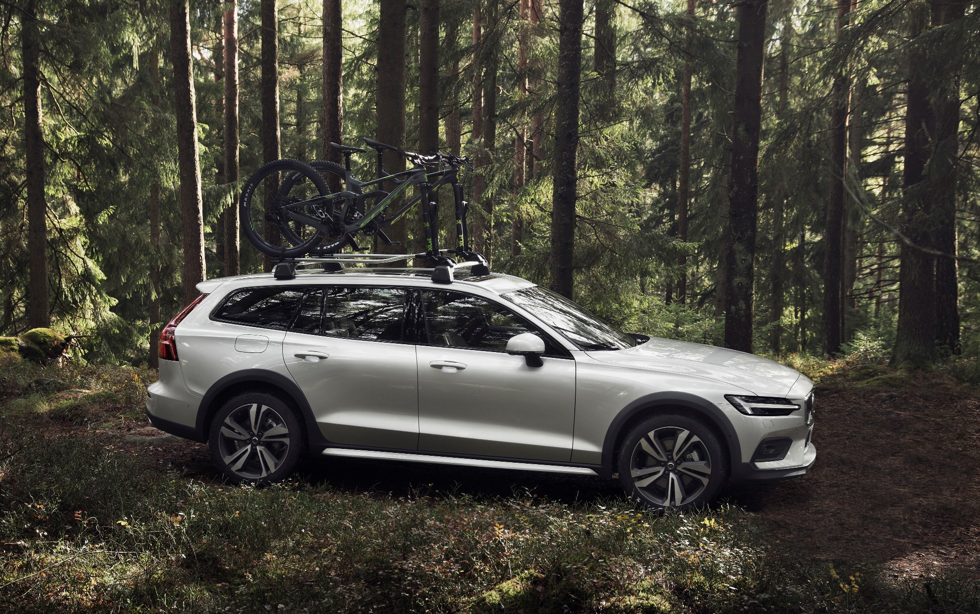 New Volvo V60 Cross Country exterior