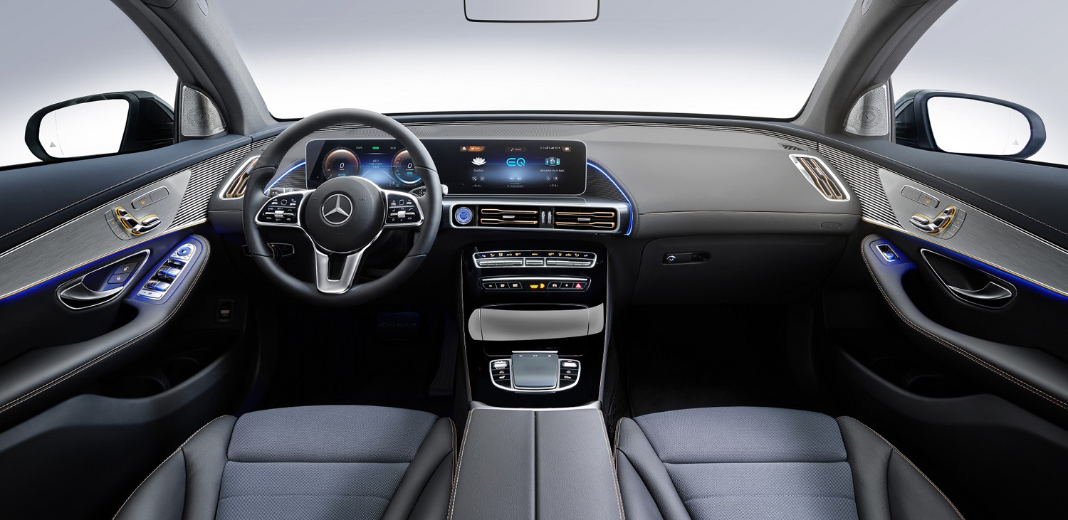 Mercedes-Benz EQC 400 4MATIC, (BR N293) / Hightechsilber / Interior: Electric Art / Der neue Mercedes-Benz EQC - der erste Mercedes-Benz der Produkt- und Technologiemarke EQ. Mit seinem nahtlosen klaren Design ist der EQC ein Vorreiter einer avantgardistischen Elektro-Ästhetik mit wegweisenden Designdetails und markentypischen Farbakzenten außen wie innen. / Der EQC erhält das wegweisende Multimediasystem MBUX - Mercedes-Benz User Experience, ergänzt um zahlreiche EQ spezifische Inhalte wie beispielsweise die Anzeige von Reichweite, Ladezustand und Energiefluss. EQ optimierte Navigation, Fahrprogramme, Ladestrom und Abfahrtszeit lassen sich ebenfalls über MBUX bedienen und einstellen. / Der neue Mercedes-Benz ECQ (Stromverbrauch kombiniert: 22,2 kWh/100 km; CO2 Emissionen kombiniert: 0 g/km, Angaben vorläufig) // Mercedes-Benz EQC 400 4MATIC, (BR N293) / hightech silver / Interior: Electric Art / The new Mercedes-Benz EQC - the first Mercedes-Benz under the product and technology brand EQ. With its seamless, clear design, the EQC is a pioneer for an avant-garde electric look with trailblazing design details and colour highlights typical of the brand both inside and out. / The EQC features the innovative multimedia system MBUX - Mercedes-Benz User Experience - which has numerous EQ-specific functions such as the display of range, charge status and energy flow. EQ-optimised navigation, driving modes, charging current and departure time can also be controlled and set via MBUX. / The new Mercedes-Benz EQC (combined power consumption: 22.2 kWh/100 km; combined CO2 emissions: 0 g/km, provisional figures)