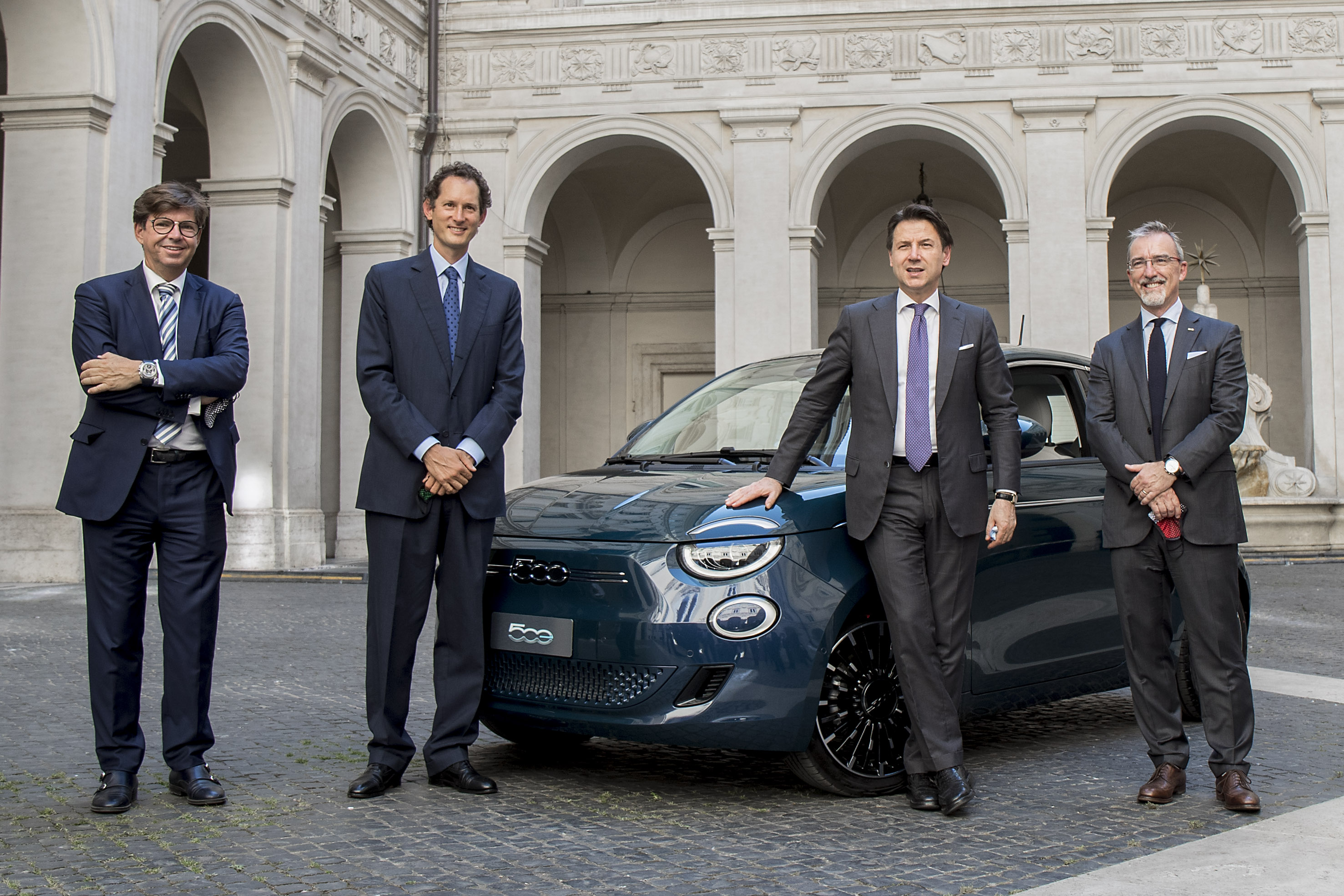 Foto Roberto Monaldo / LaPresse 03-07-2020 Roma Politica Palazzo Chigi - Presentazione della nuova Fiat 500 elettrica al Presidente del Consiglio Giuseppe Conte Nella foto Oliver Francois, John Elkann, Giuseppe Conte, Pietro Gorlier Photo Roberto Monaldo / LaPresse 03-07-2020 Rome (Italy) Chigi palace - Presentation of the new electric Fiat 500 to the Prime Minister Giuseppe Conte In the pic Oliver Francois, John Elkann, Giuseppe Conte, Pietro Gorlier