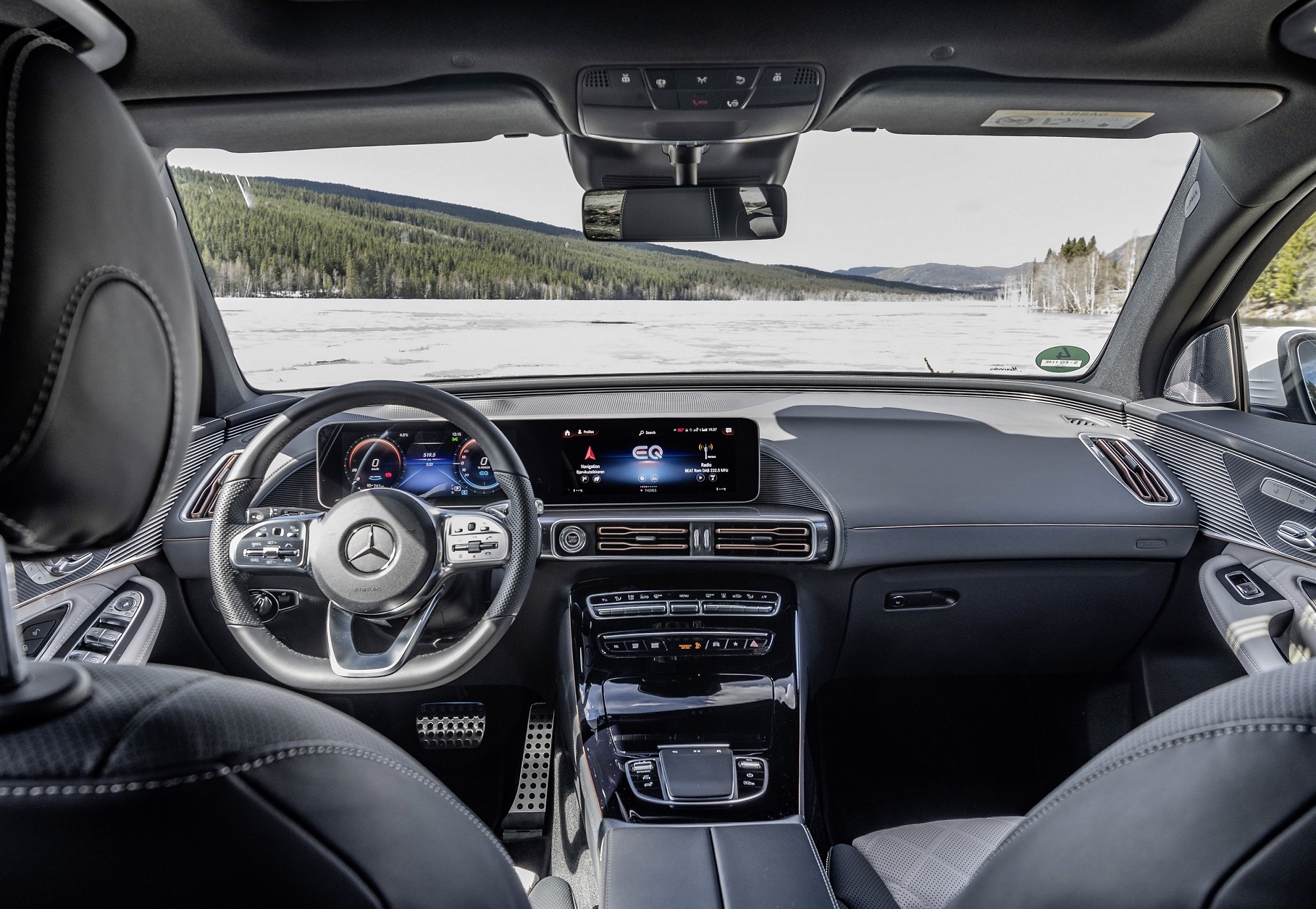 EQC 400 4MATIC; designo diamantweiß bright; AMG Line;designo Leder Nappa zweifarbig platinweiß pearl / schwarz;Stromverbrauch kombiniert: 20,8 – 19,7 kWh/100 km; CO2-Emissionen kombiniert: 0 g/km* ; *Stromverbrauch und Reichweite wurden auf der Grundlage der VO 692/2008/EG ermittelt. Stromverbrauch und Reichweite sind abhängig von der Fahrzeugkonfiguration EQC 400 4MATIC; designo diamond white bright; AMG Line; Two-tone designo nappa leather platinum white pearl / black
;Combined electric energy consumption: 20.8 - 19.7 kWh/100 km; combined CO2 emissions: 0 g/km* ; *Electric energy consumption and range have been determined on the basis of Regulation (EC) No. 692/2008. Electric energy consumption and range depend on the vehicle configuration