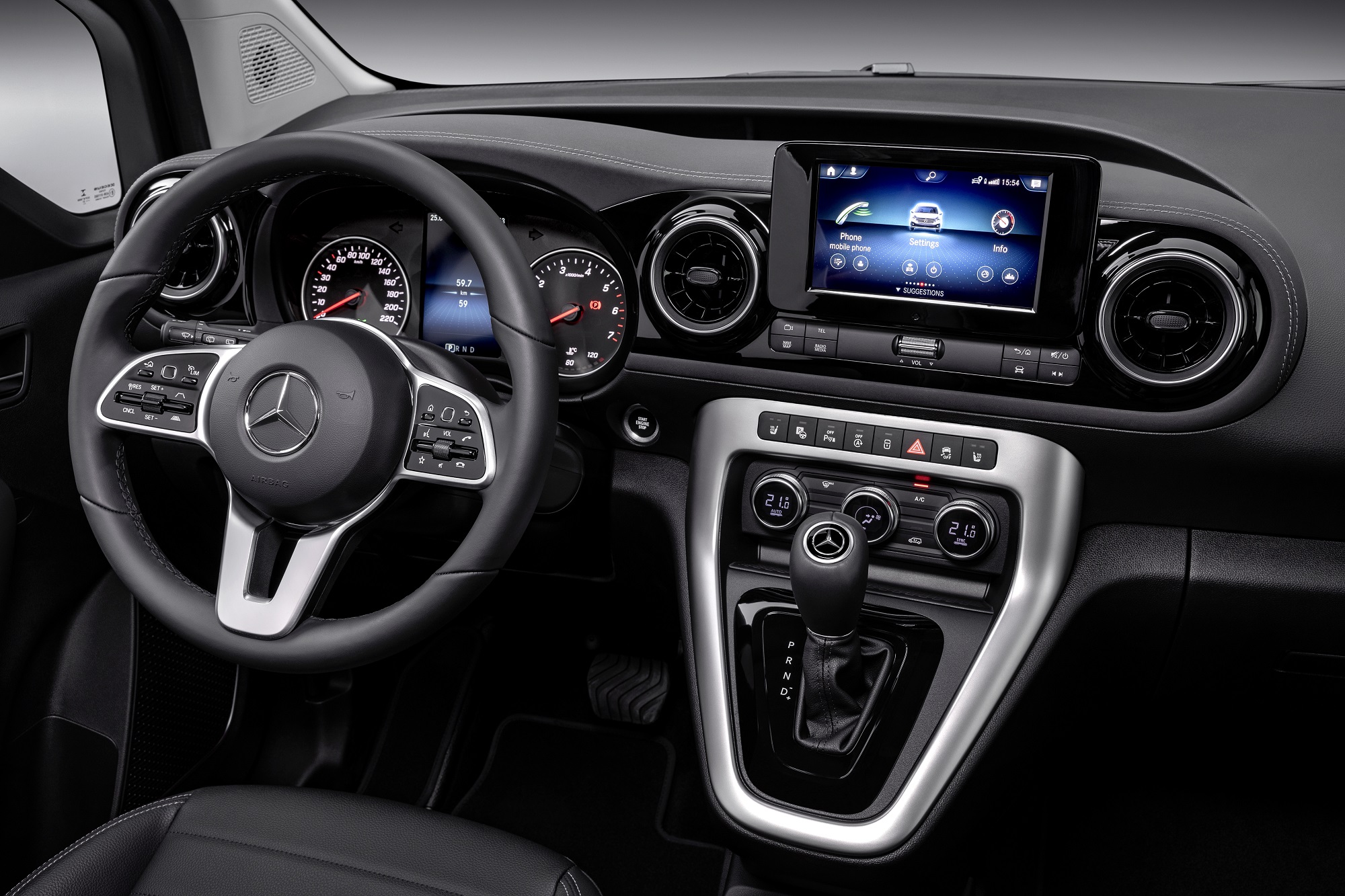 Die neue Mercedes-Benz T-Klasse – Interieur, rubellitrot metallic The new Mercedes-Benz T-Class – Interior, rubellite red metallic